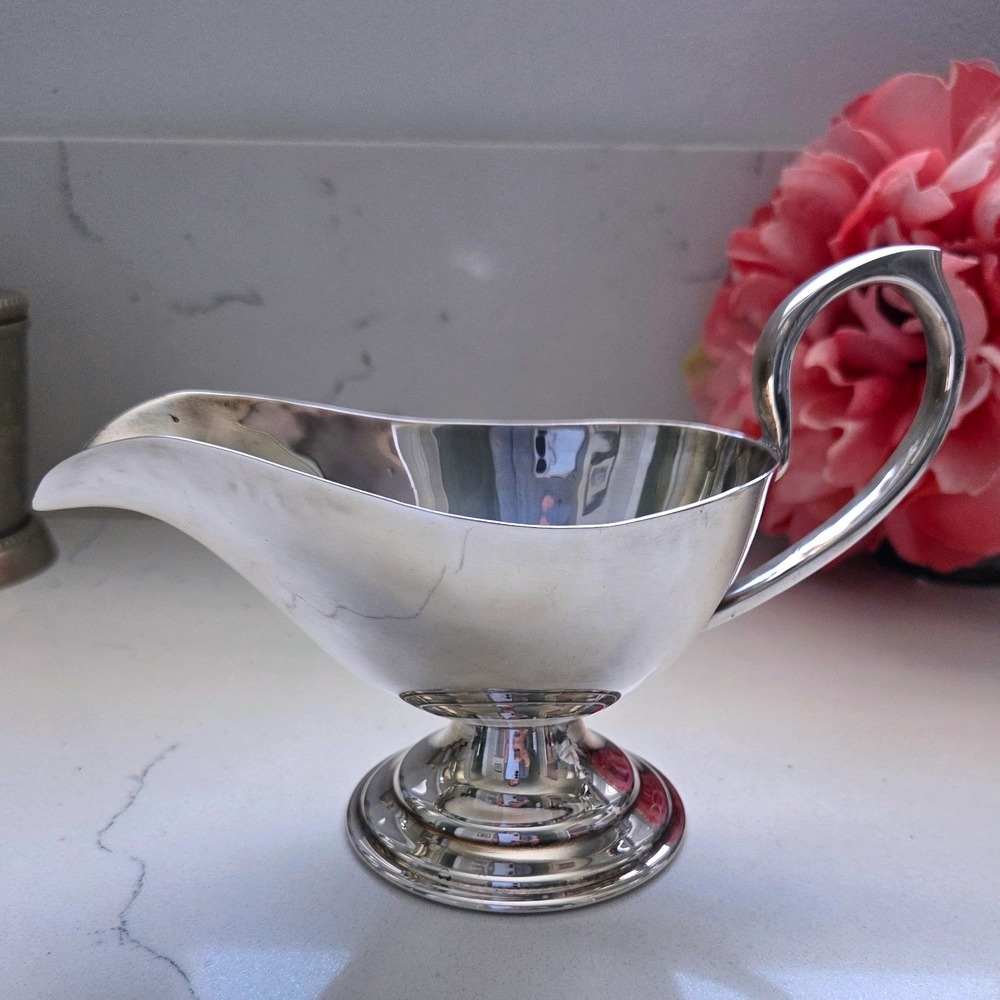 VTG Silver Plated Pedestal Gravy Boat Sauce Pitcher with Loop Handle